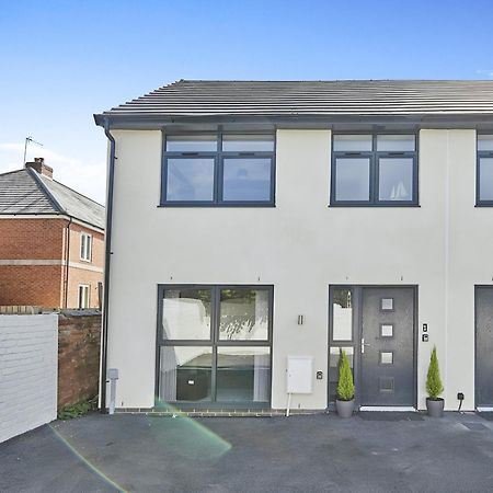 Modern Home In Derby City Centre - Free Gated Parking エクステリア 写真