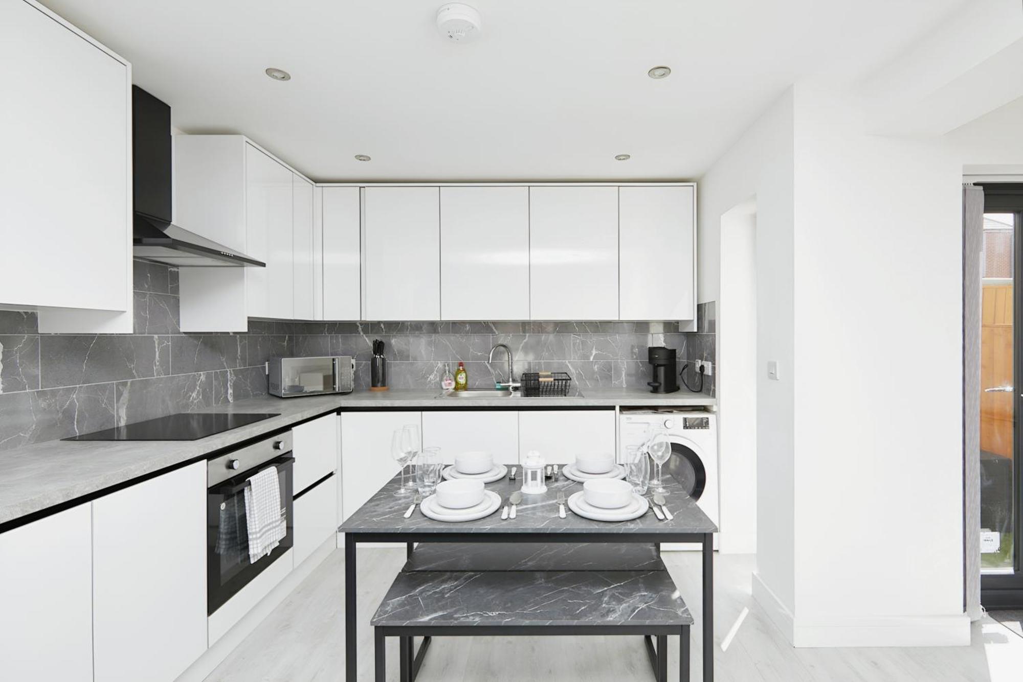 Modern Home In Derby City Centre - Free Gated Parking エクステリア 写真